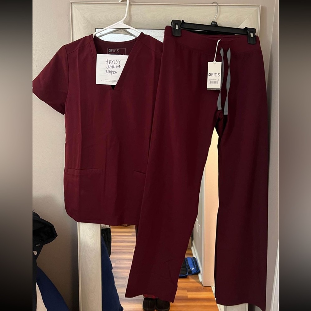 Small women’s figs burgundy scrubs.